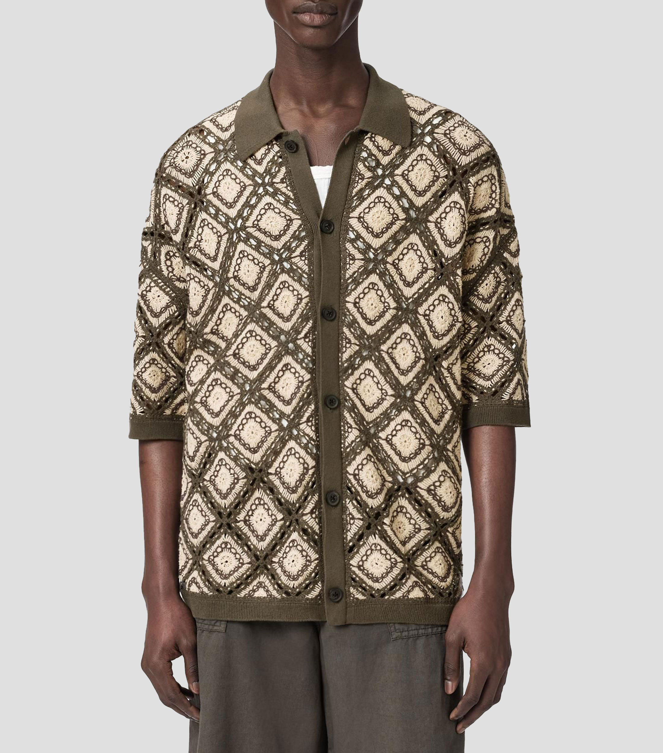 Camisa tipo cárdigan estampada con manga corta Hombre